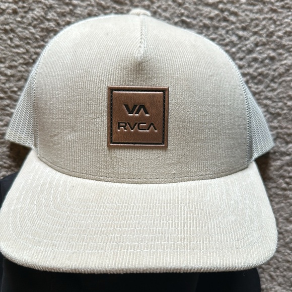 2 RVCA hats - Picture 3 of 5